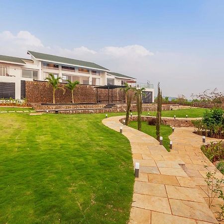Stayvista'S Villa 107 At Canary Farms - Pure Veg With Huge Lawn, Pool And Home Theatre Lonavala Exterior photo