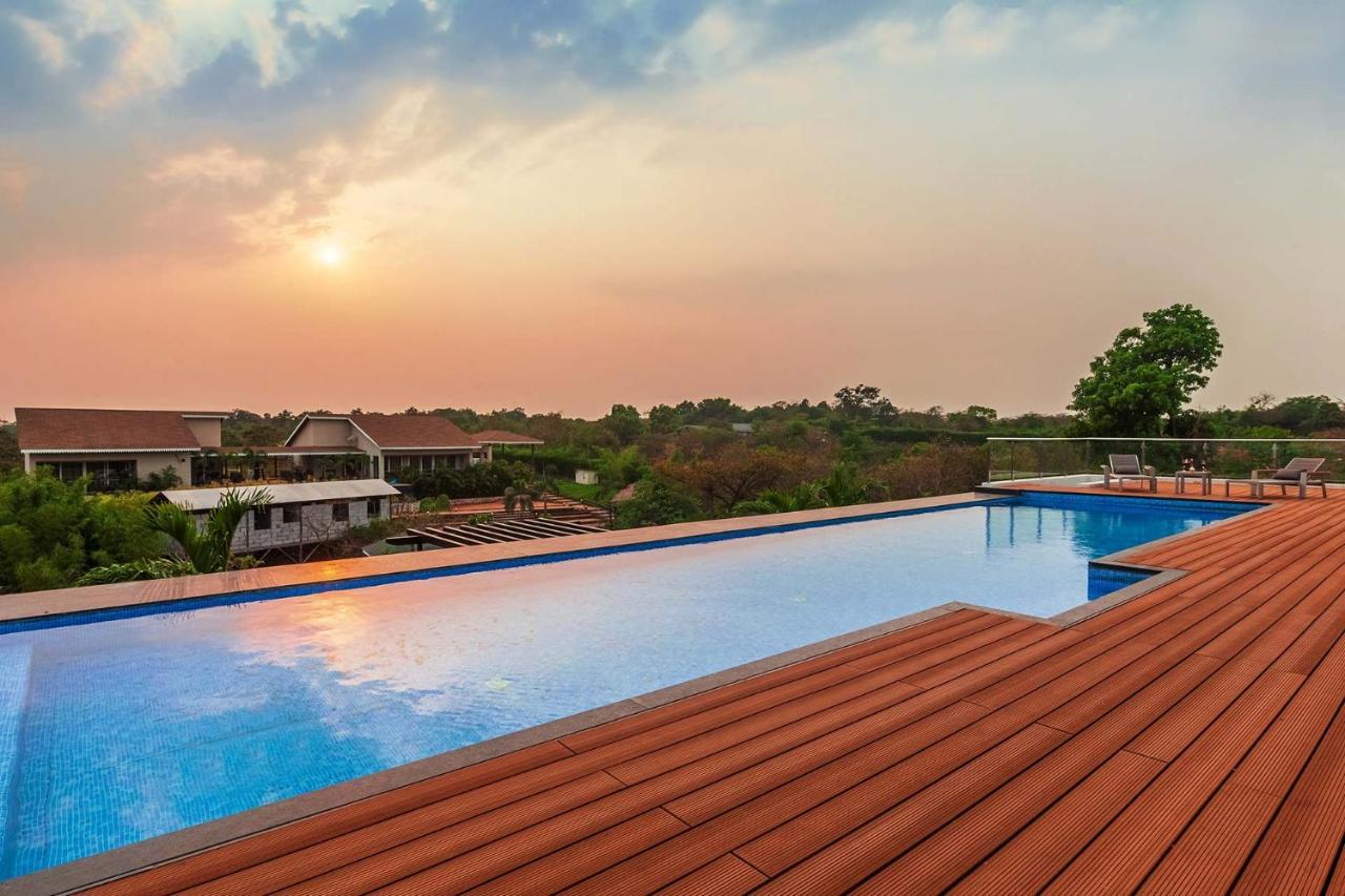 Stayvista'S Villa 107 At Canary Farms - Pure Veg With Huge Lawn, Pool And Home Theatre Lonavala Exterior photo