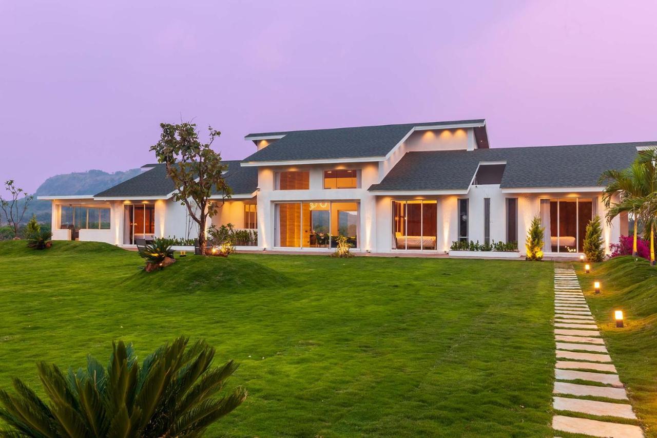 Stayvista'S Villa 107 At Canary Farms - Pure Veg With Huge Lawn, Pool And Home Theatre Lonavala Exterior photo
